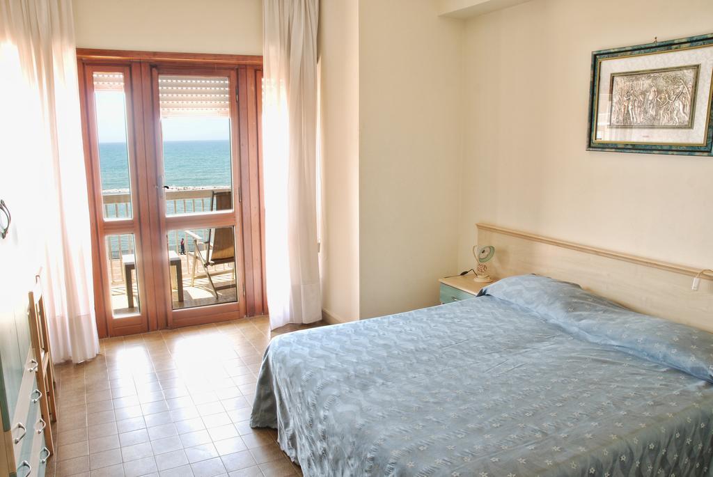 Hotel Scacciapensieri 네뚜노 외부 사진
