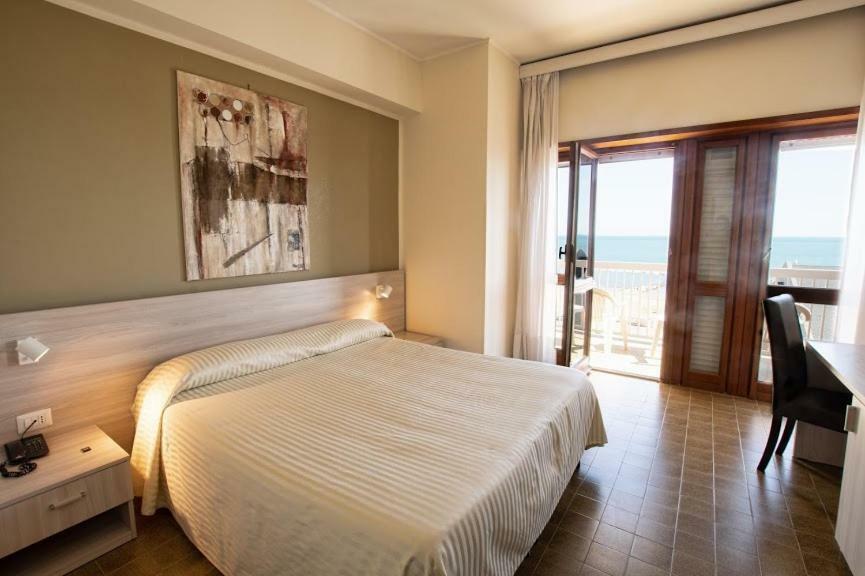 Hotel Scacciapensieri 네뚜노 외부 사진