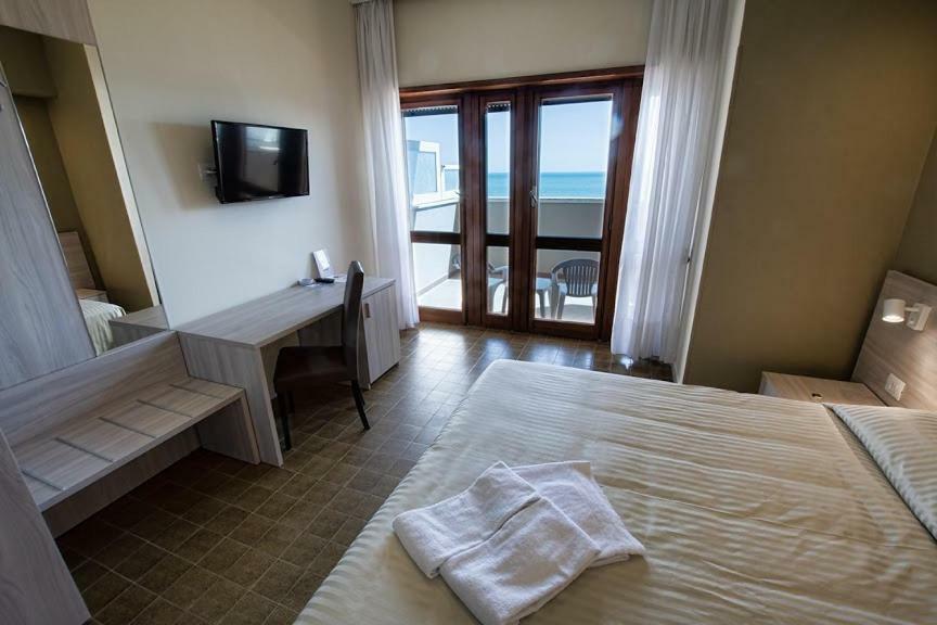 Hotel Scacciapensieri 네뚜노 외부 사진