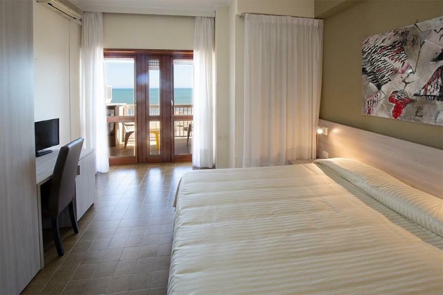 Hotel Scacciapensieri 네뚜노 외부 사진